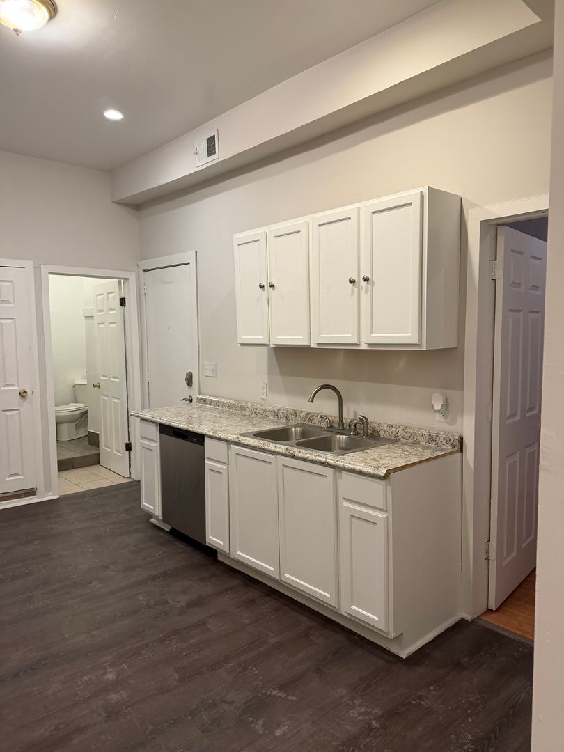 Chicago Apartment: 3215 W. Cermak Rd