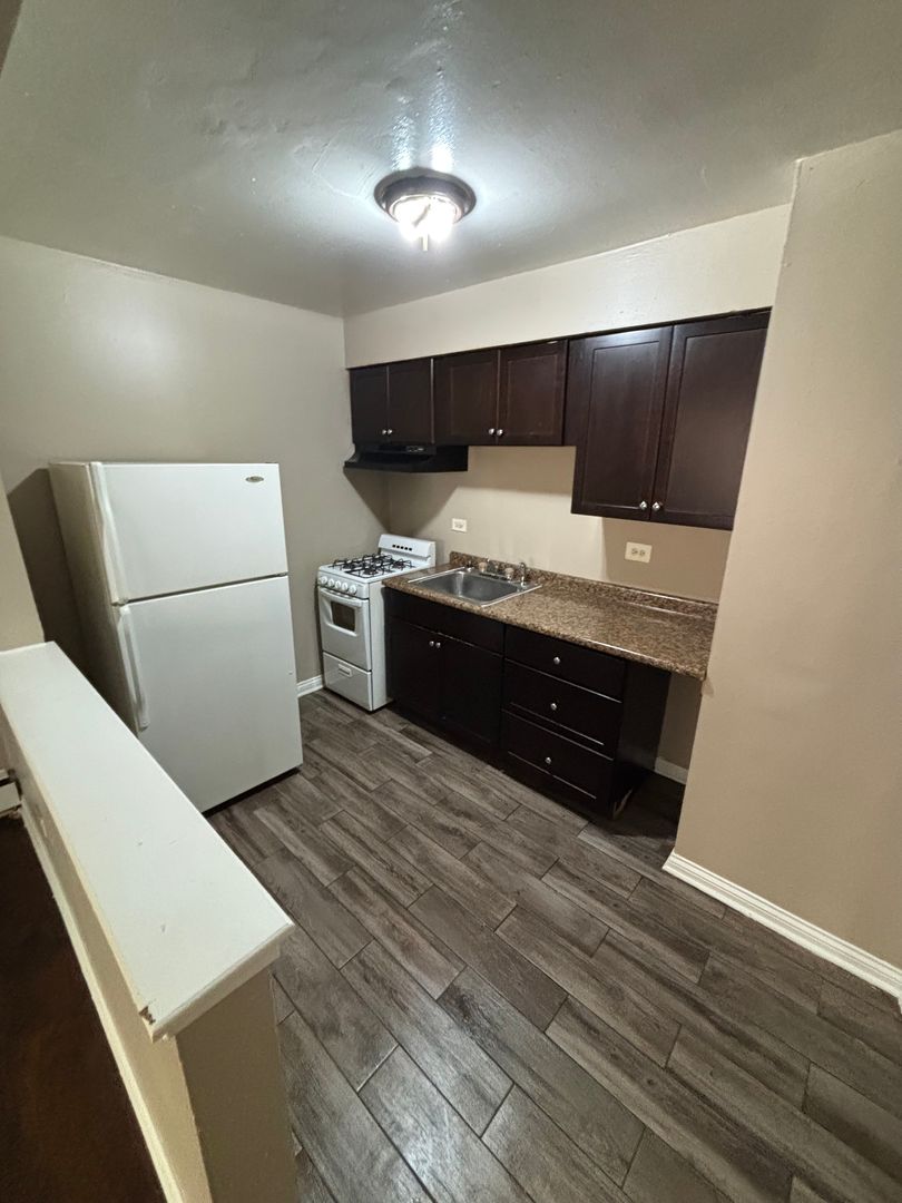 Calumet Park Apartment: 12510 S. Lincoln St