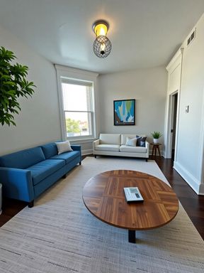 ‼️ Spacious Top-Floor 1 Bed + Den in Pilsen – Steps to Pink Line – photo 1