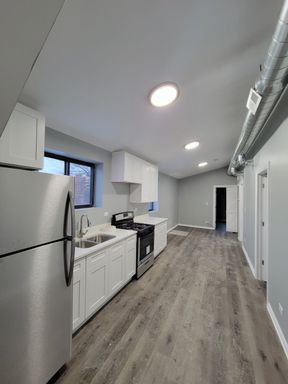 **IN-UNIT LAUNDRY! Updated 2bed/2 bath – photo 1