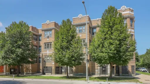 Comfortable 2-bedroom unit set along the historic neighborhood in North Lawndale – photo 1
