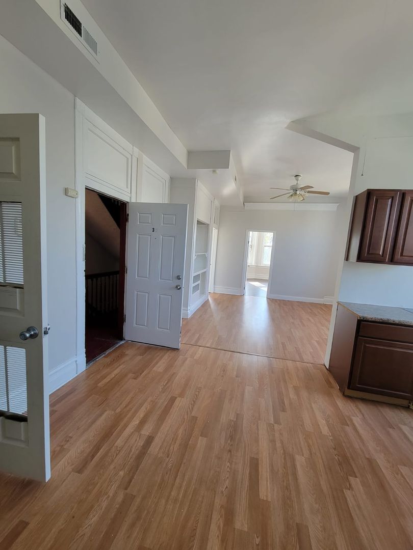 Chicago Apartment: 2744 W 18th Street