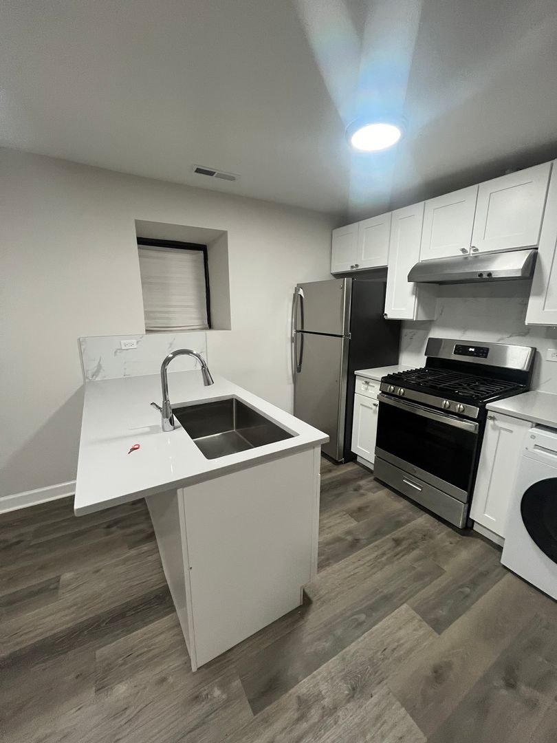 Chicago Apartment: 1626 S. Throop St