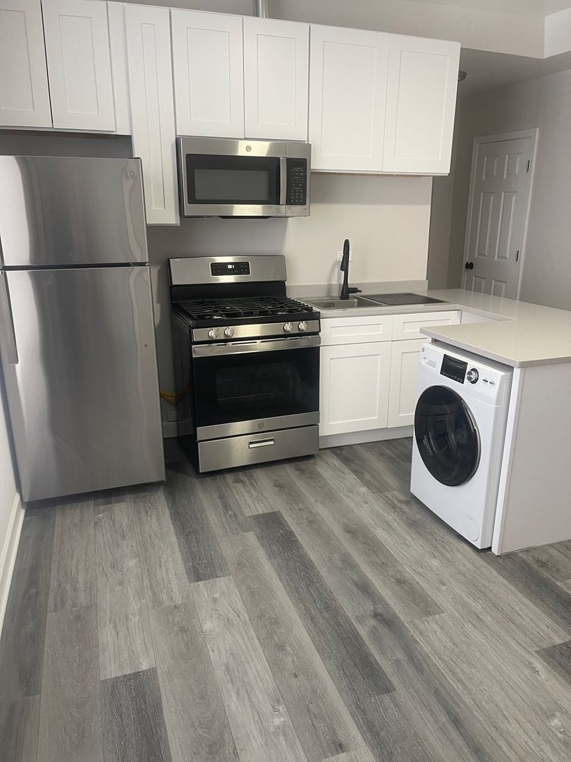 Chicago Apartment: 2917 W. Cermak Rd