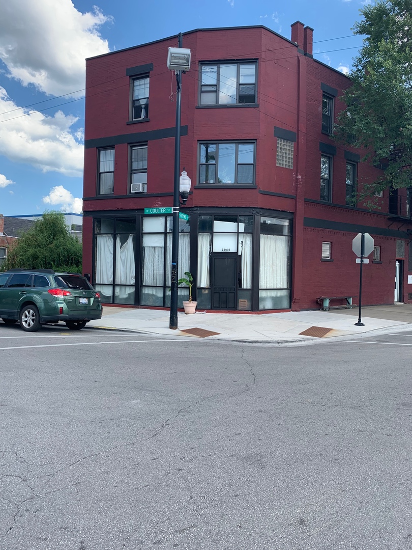 Chicago Apartment: 2065 Coulter St