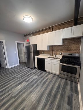 MODERN 2 bedroom/1 bathroom HEAT INCLUDED – photo 1