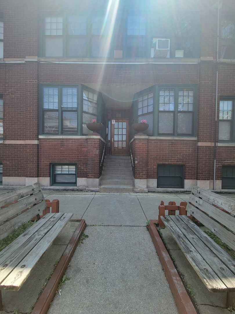 Chicago Apartment: 2751-57 W. 22nd Pl