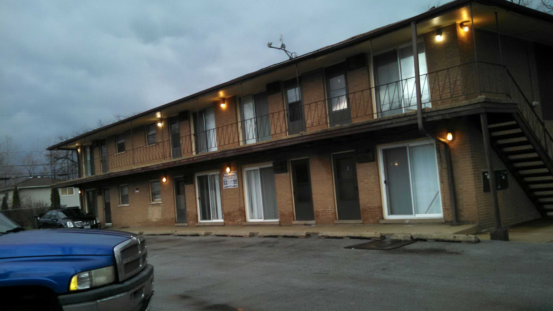 Calumet Park Apartment: 12510 S. Lincoln St