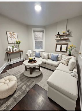 Commuters Dream, 1bed/1bath/den Available now! – photo 1
