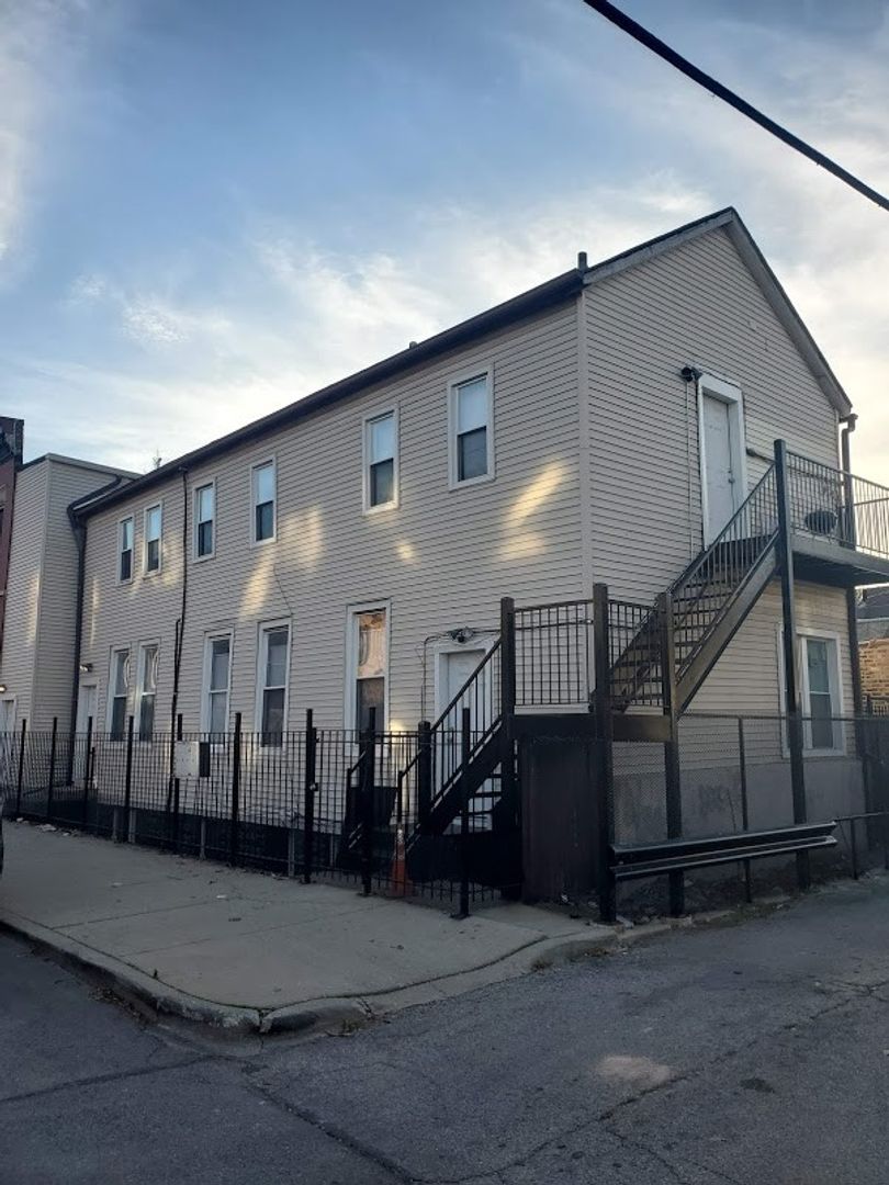 Chicago Apartment: 2200 W. 21st Place