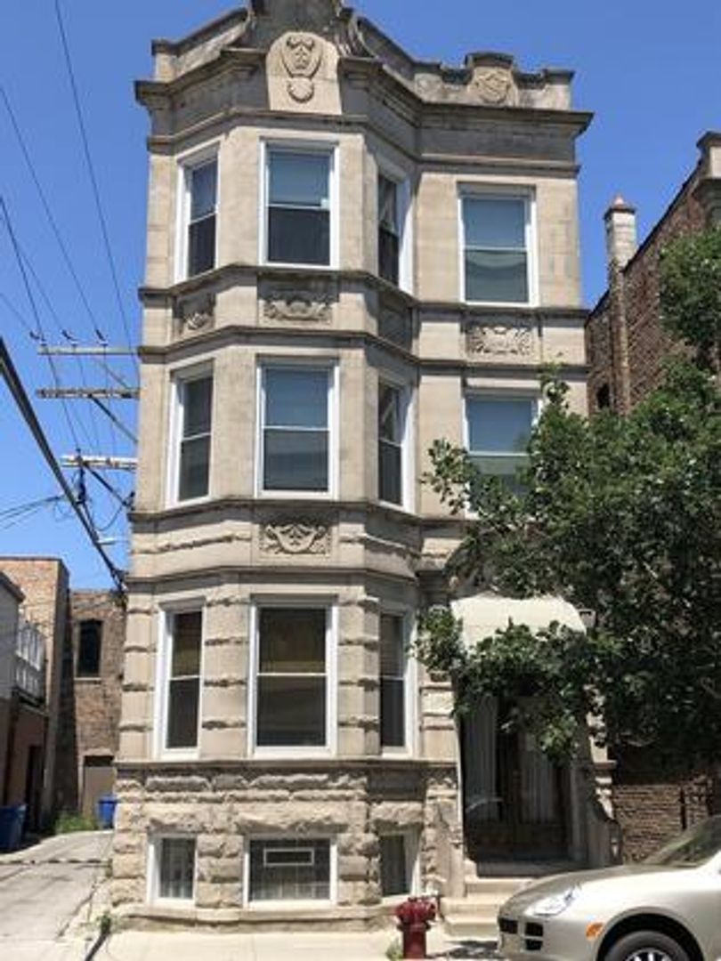 Chicago Apartment: 2346 W. Taylor St