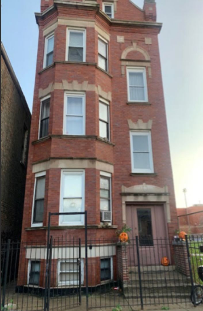 Chicago Apartment: 3245 W. 23rd St