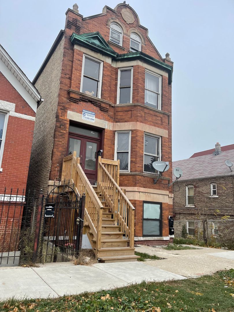 Chicago Apartment: 2842 W. 25th Pl