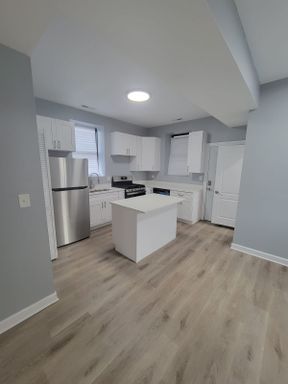 !!!HOT!!! Brand New 2 bedroom /2 bathroom with IN UNIT WASHER & DRYER near Marshall Square & Pink Line! Pet Friendly! – photo 1