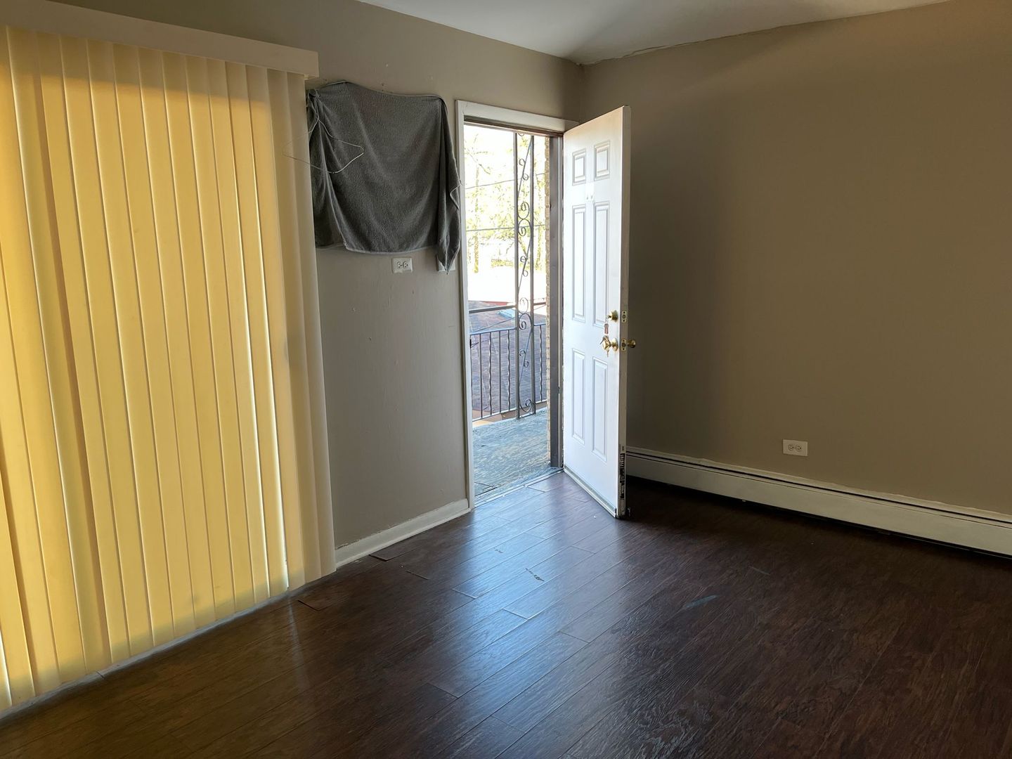 Calumet Park Apartment: 1200 W. 127th St