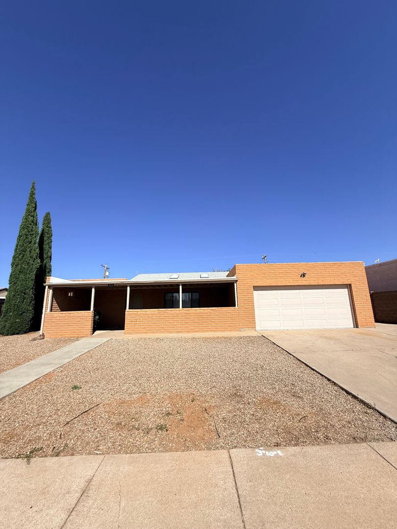 Sierra Vista House: 525 Duchess Drive