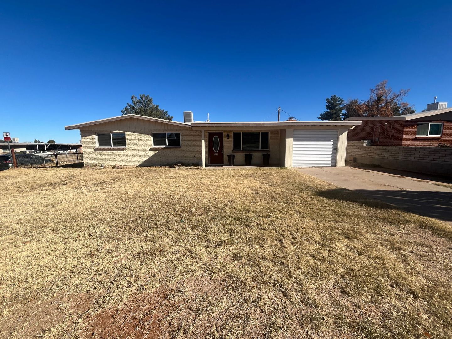 Sierra Vista House: 611 Carmichael  Ave