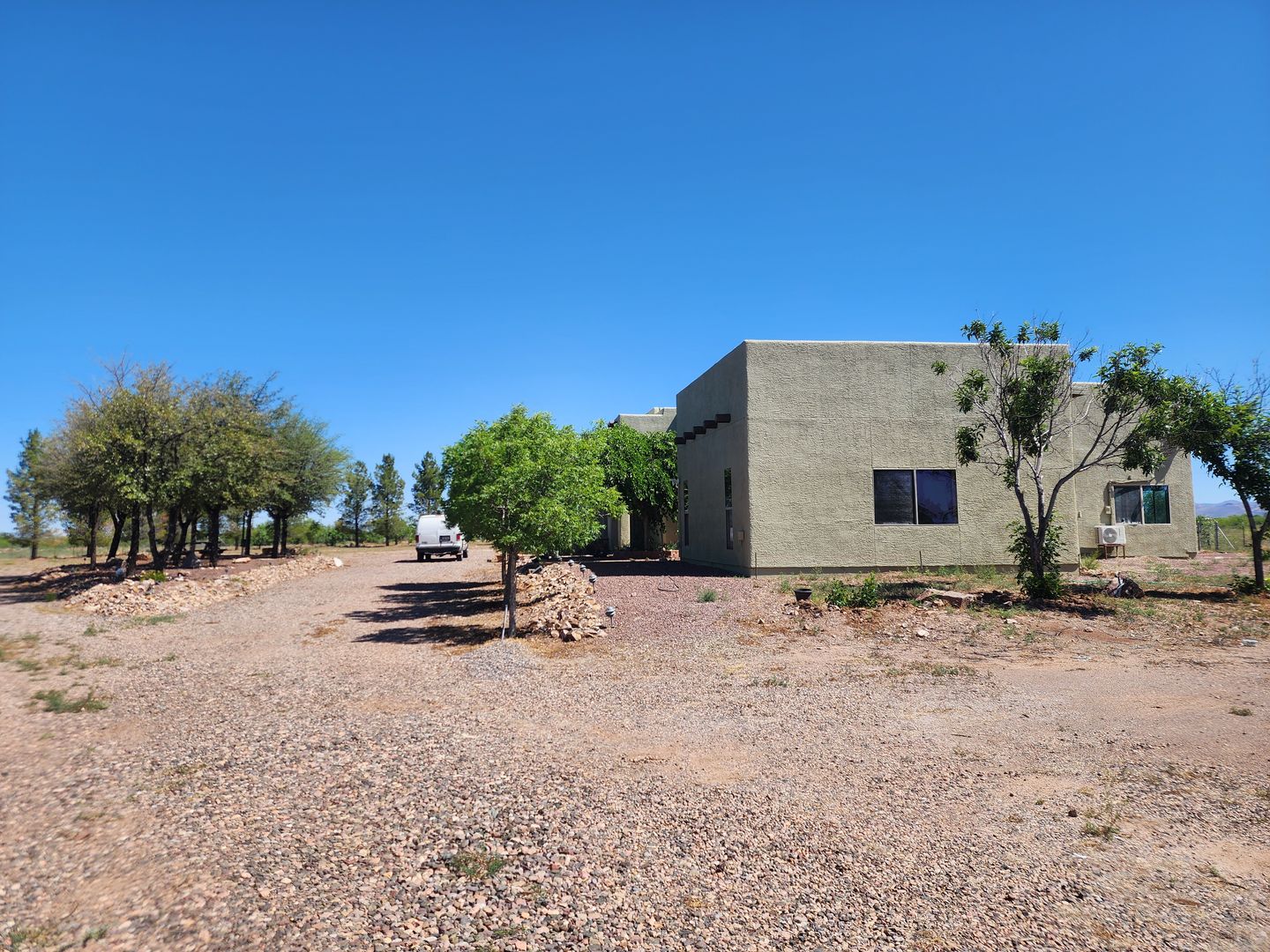 Douglas House: 1050 W Rochin Rd