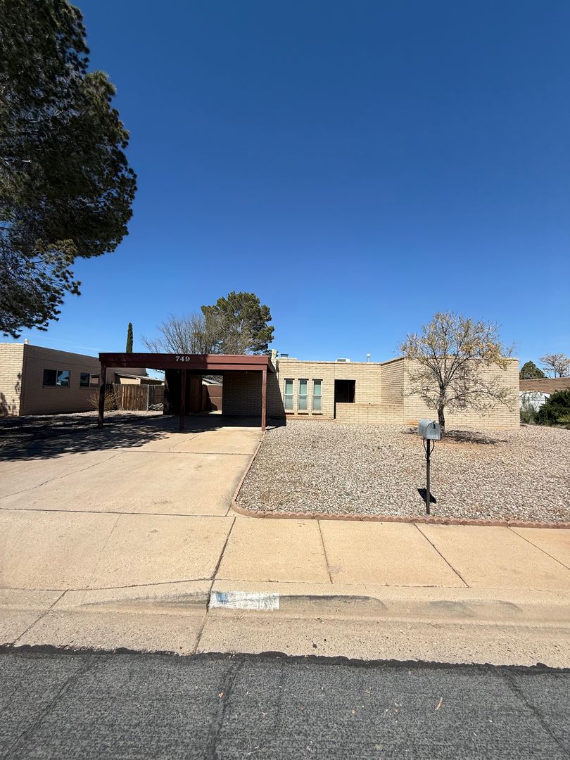 Sierra Vista House: 749 Steppe Place