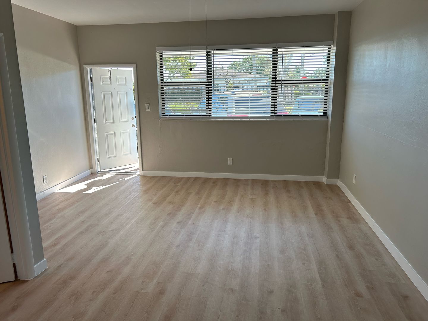 Oakland Park Apartment: 3801 N Andrews Ave