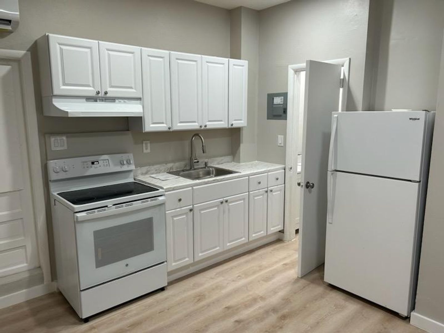 Oakland Park Apartment: 3801 N Andrews Ave