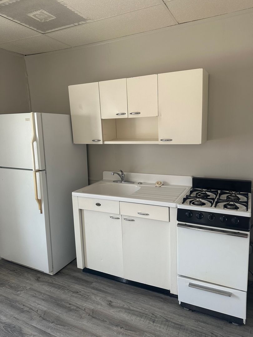 Janesville Apartment: 138 N Main St