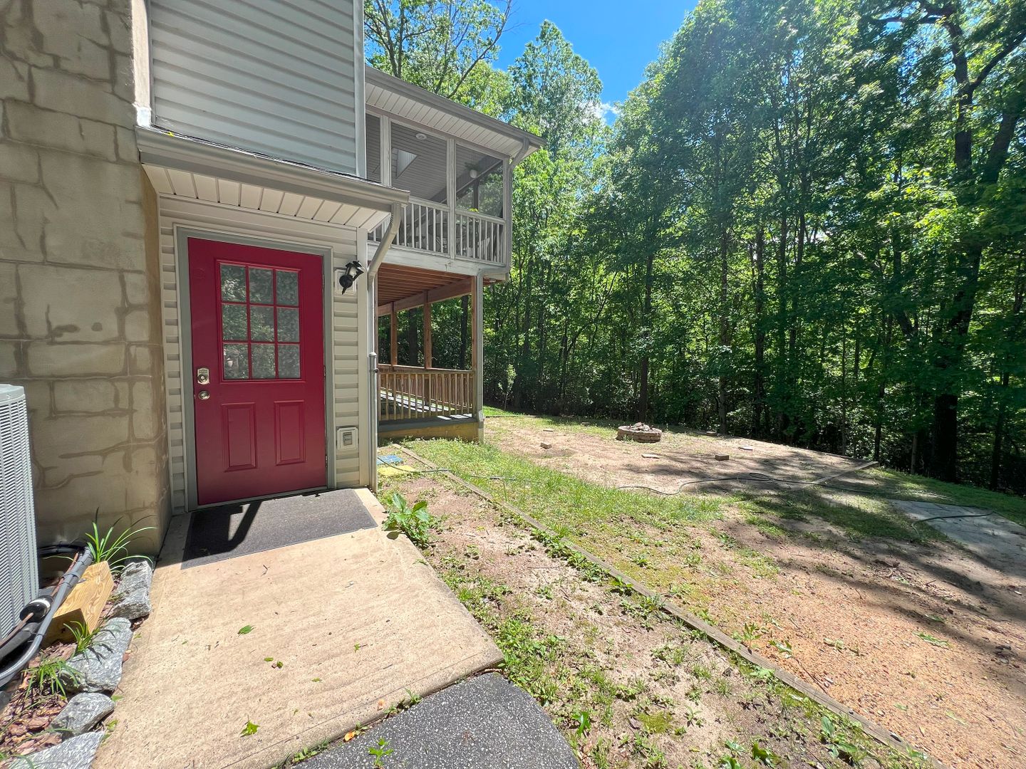 Pisgah Forest House: 506 Knob Road