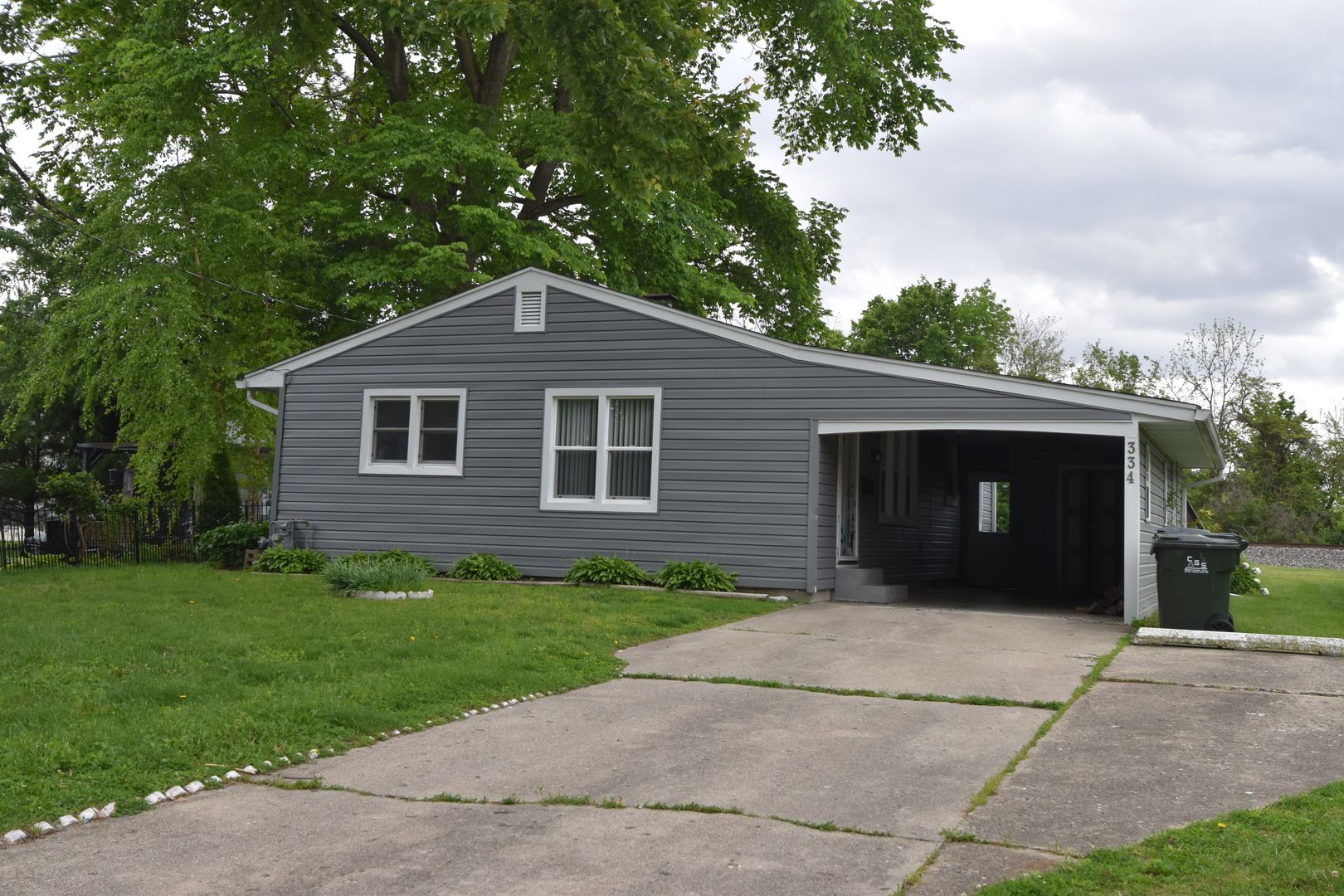Fortville House: 334 W Staat St