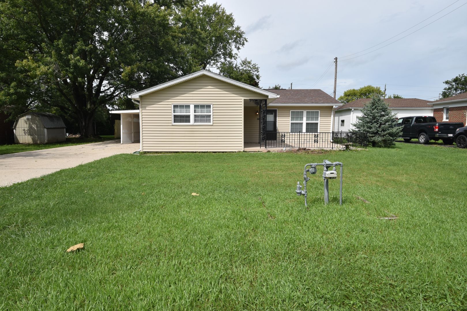 New Palestine House: 50 W Mill St