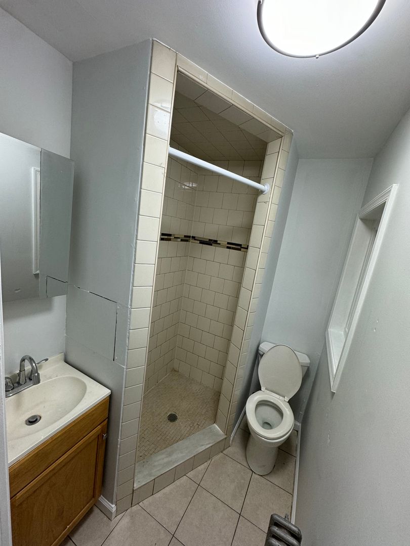 Philadelphia Apartment: 233 W Queen Lane