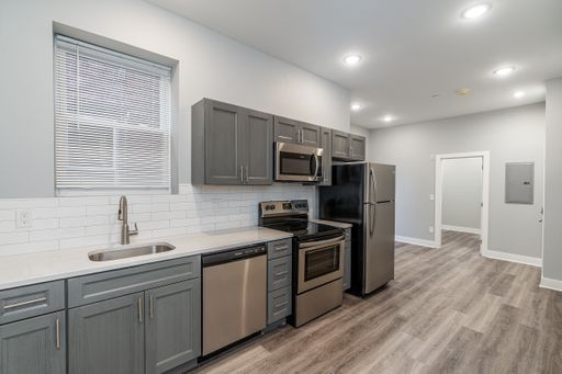 2b/1b w/rear yard in West Philly! – photo 1