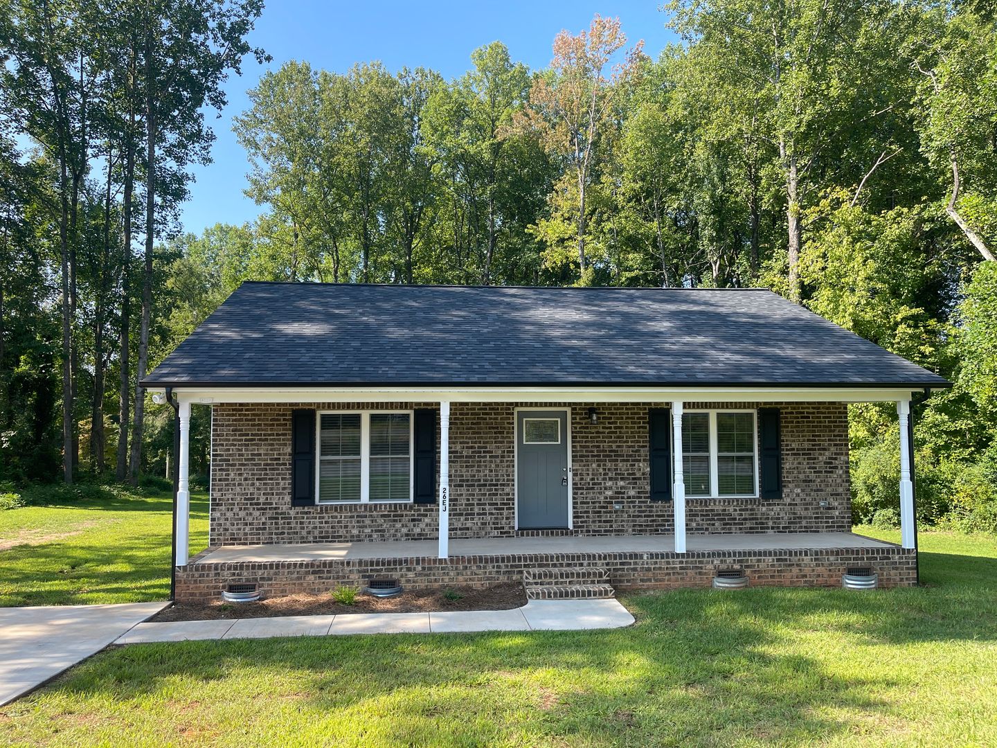 Maiden House: 26 E J St