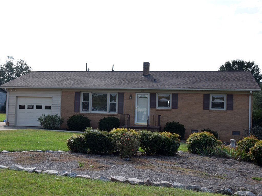 Lincolnton House: 1812 Cameron Rd