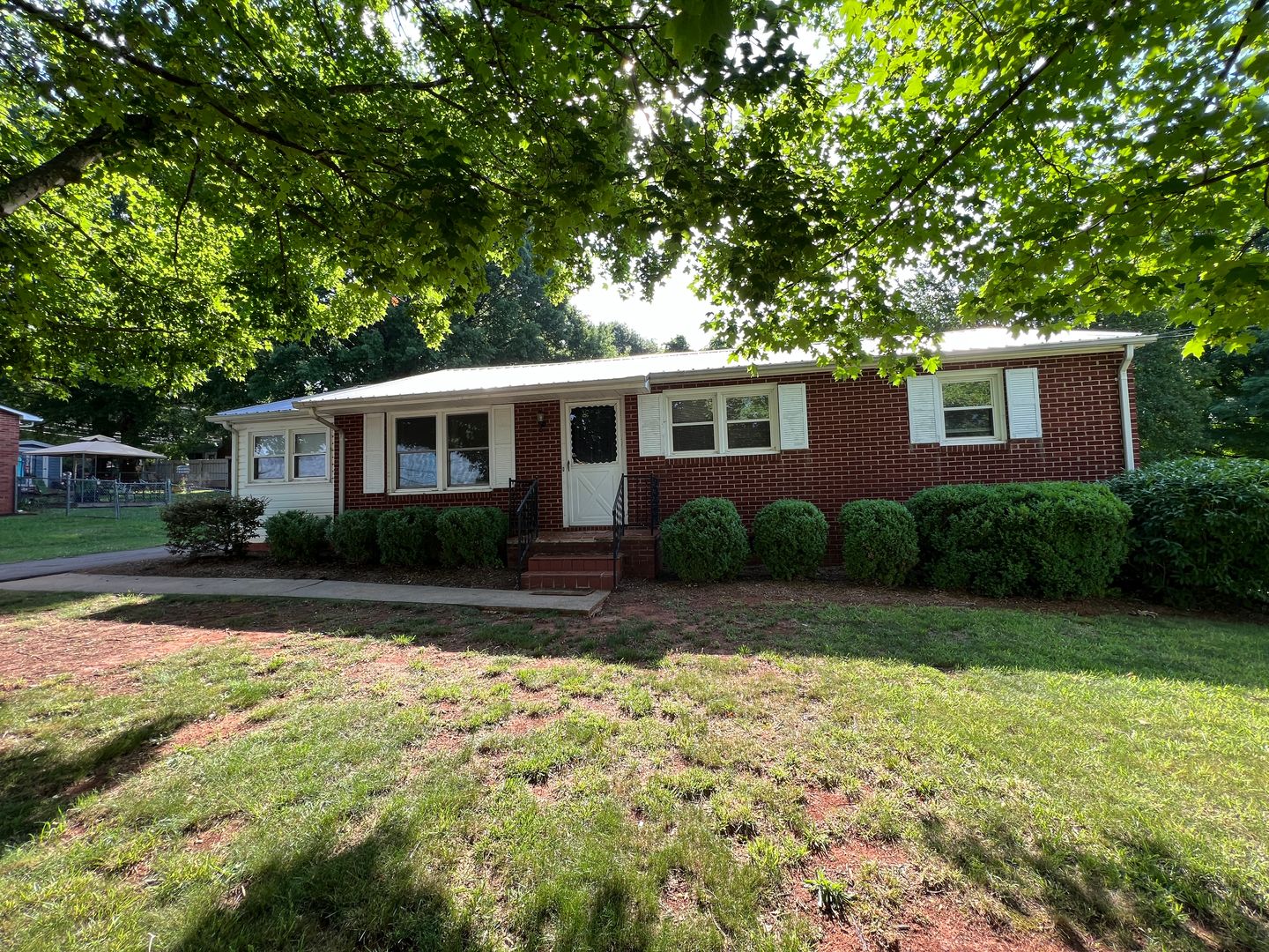 Newton House: 2037 N Deal Ave