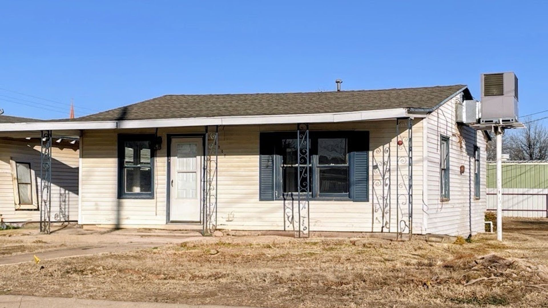 Snyder House: 3702 Beaumont Avenue