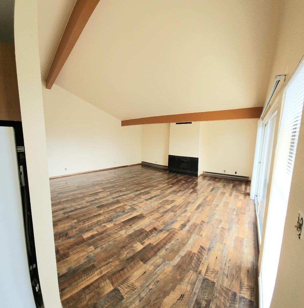 Renton Apartment: 270 Bronson Way NE