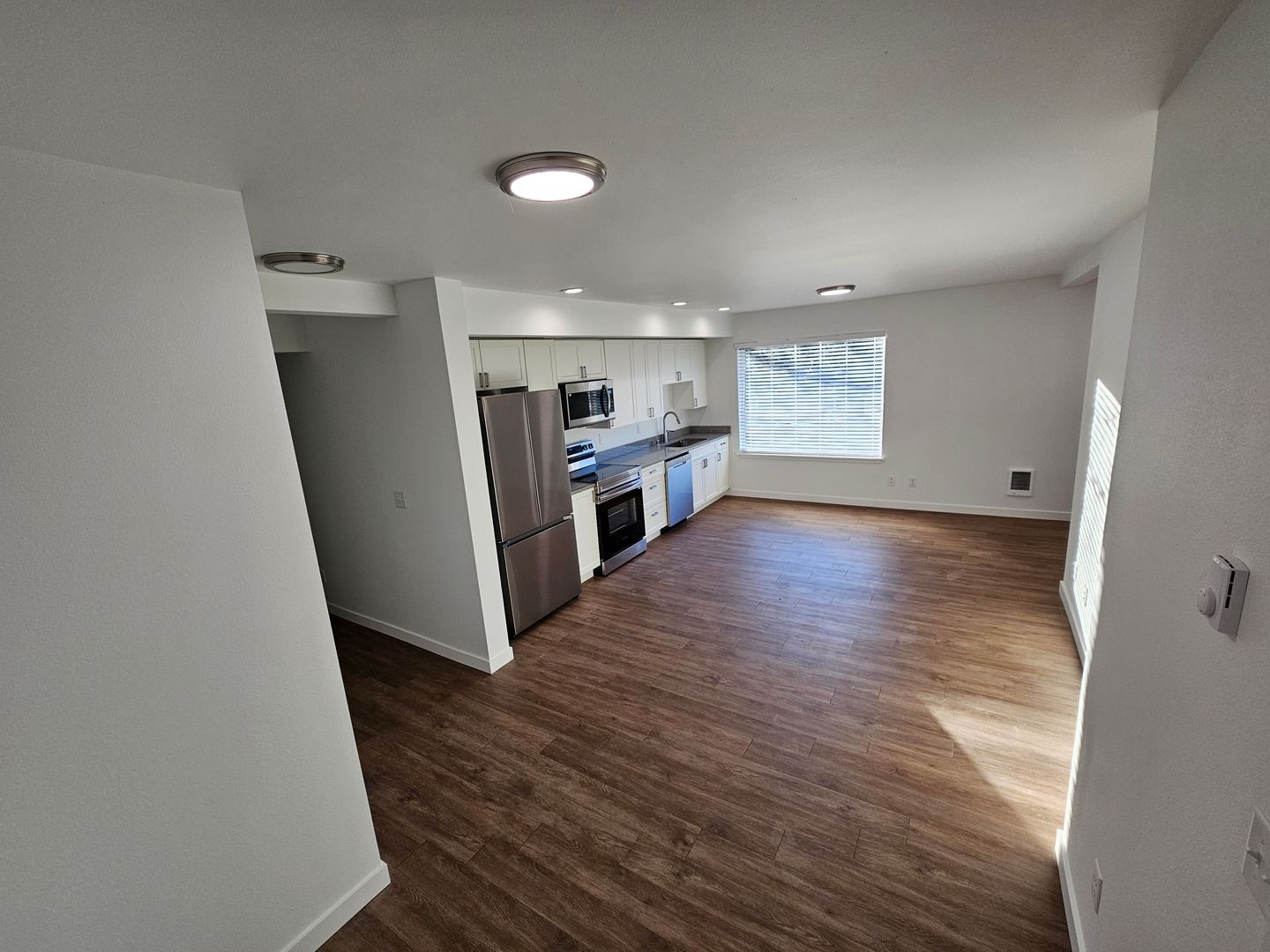 Renton Apartment: 516 Wells Ave S.