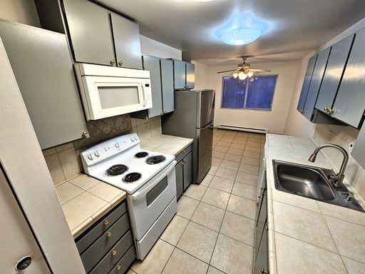 Where Dreams Meet Location. Modern/Unique & FREE Parking! – photo 1