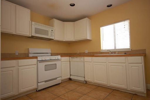 2514 Hartford – photo 1