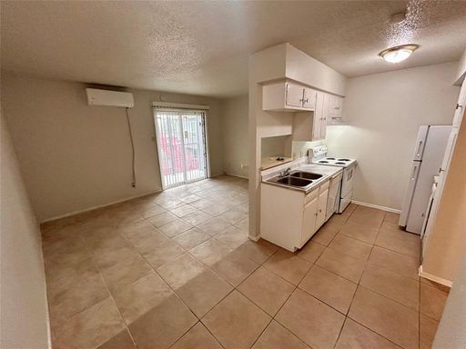 Granada Apartments #304 – photo 1