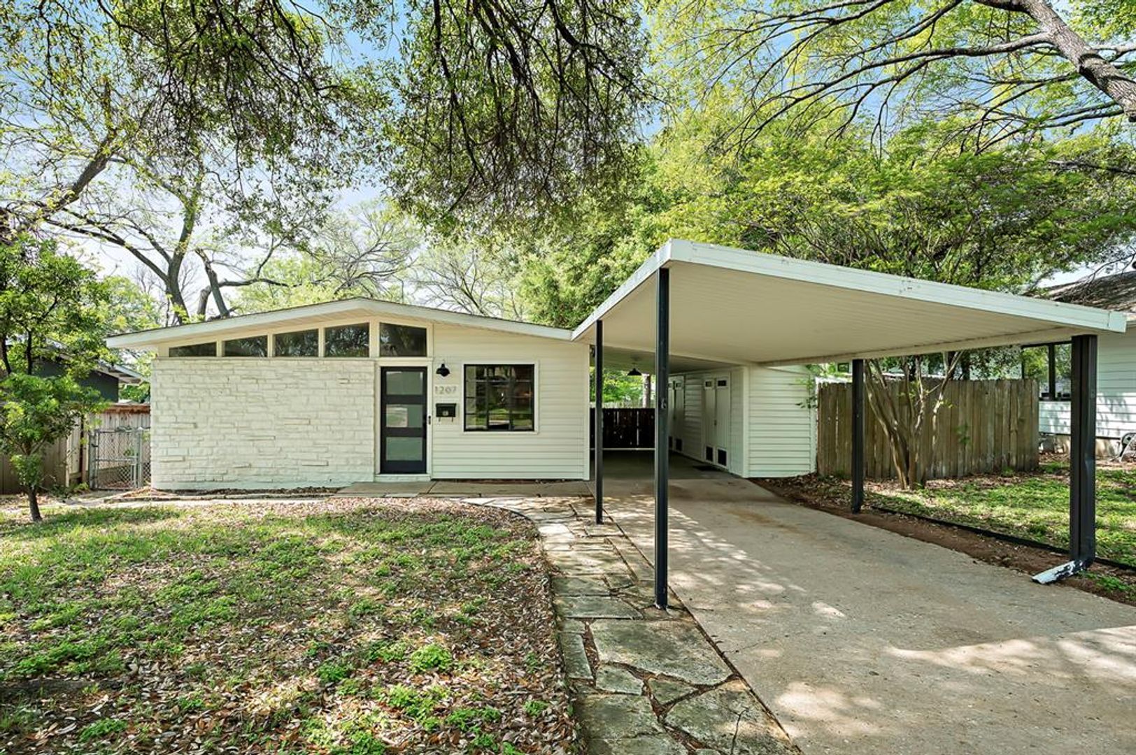 Austin House: 1207 Ridgemont
