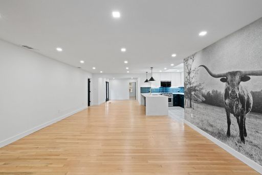 403 E 33rd Street – photo 1