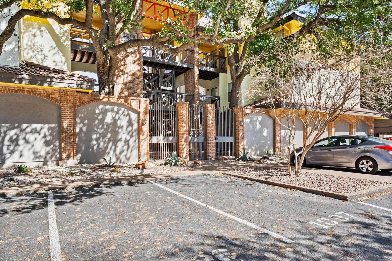 Austin House: 806 W 24th Street, #228