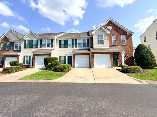 WEST NASHVILLE!!! 3/2.5 Townhouse - Clubhouse - Pool - Garage - Pets Okay - Patio – photo 1