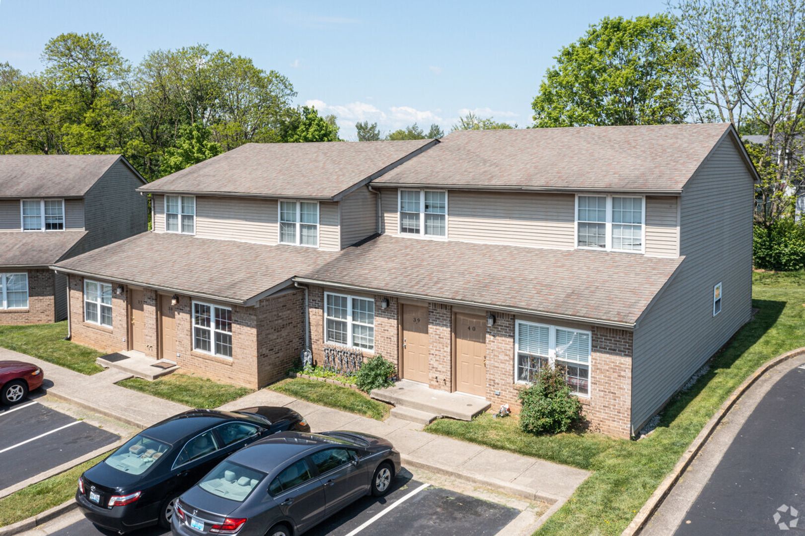 Lexington Apartment: 1100 Horsemans Ln