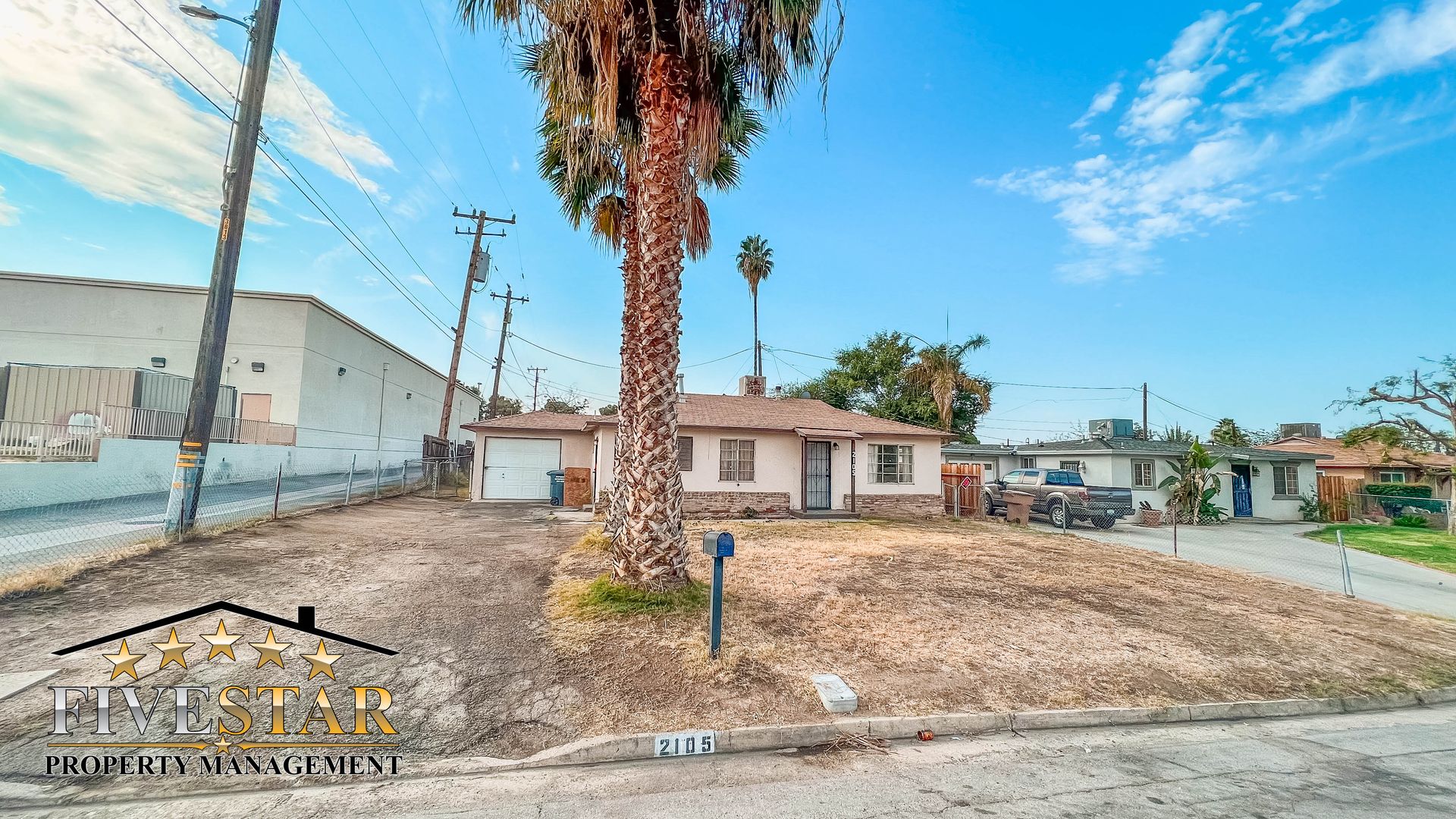 BAKERSFIELD House: 2105 DEL AMO WAY