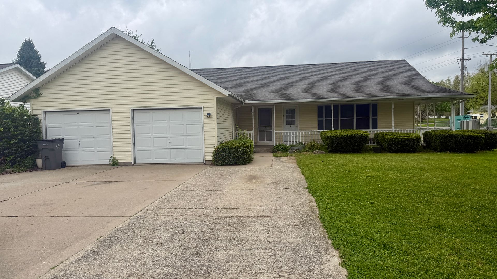 Middlebury House: 801 Antler Drive Apt A