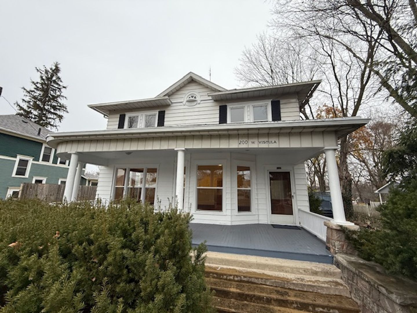 Bristol House: 200 Vistula St