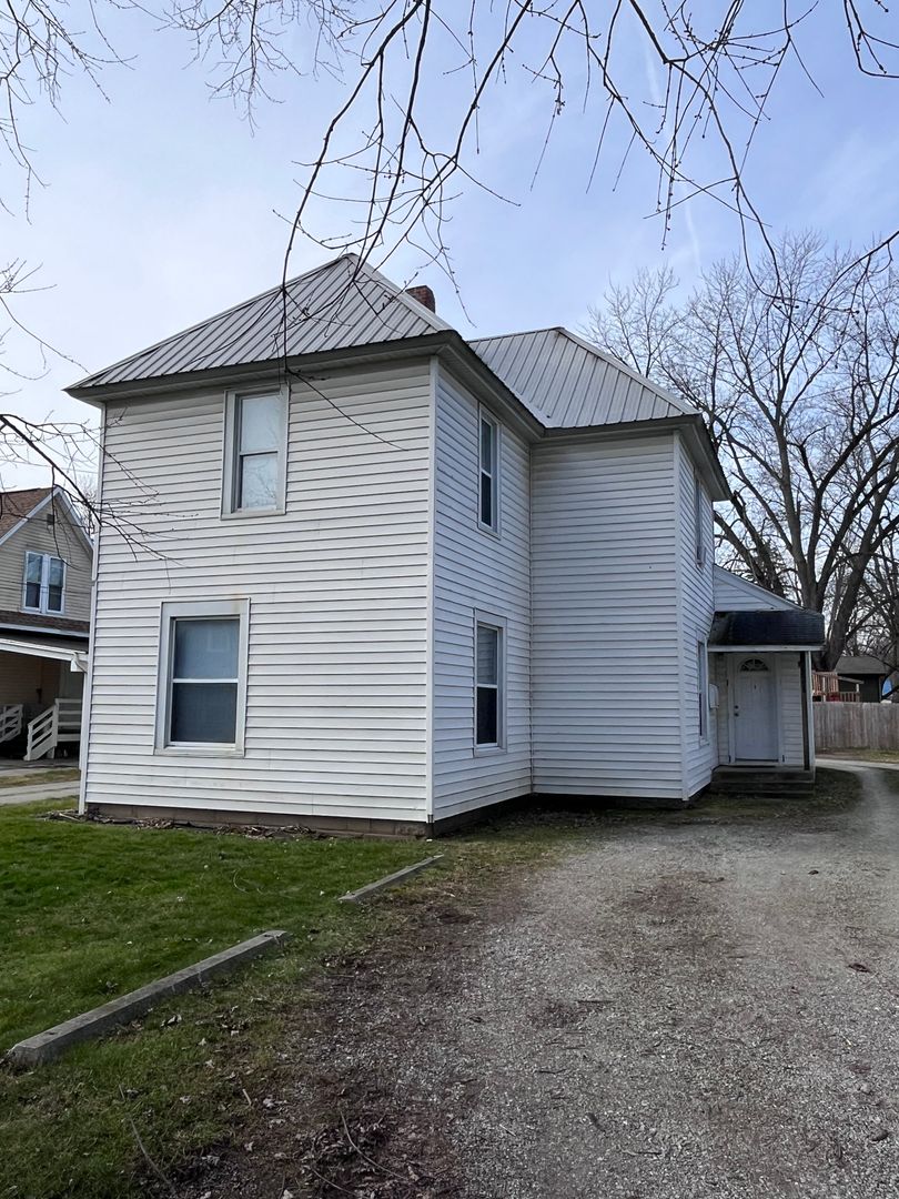 Goshen Apartment: 521 Dewey Ave. Apt # 2