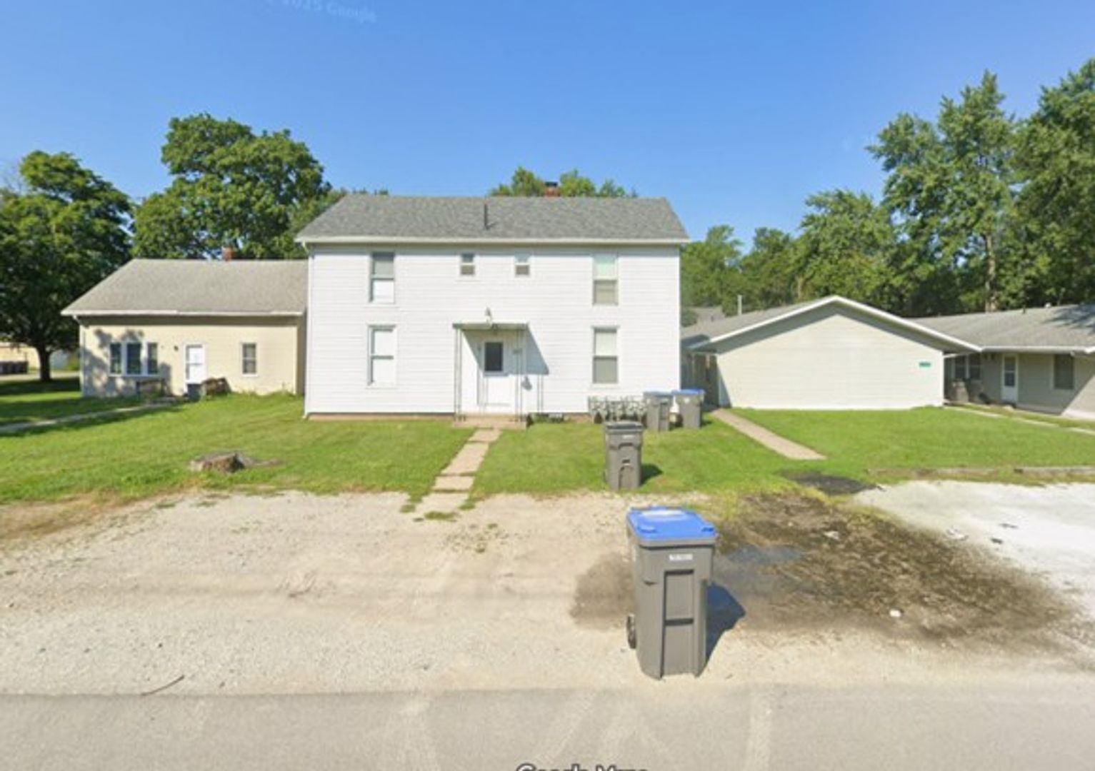 Goshen Apartment: 1121 S 9th Street Apt 1